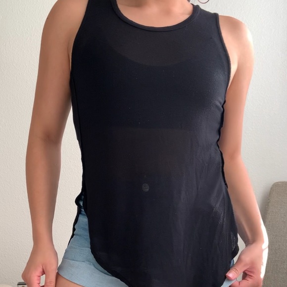 Black split hem tank - Picture 2 of 15